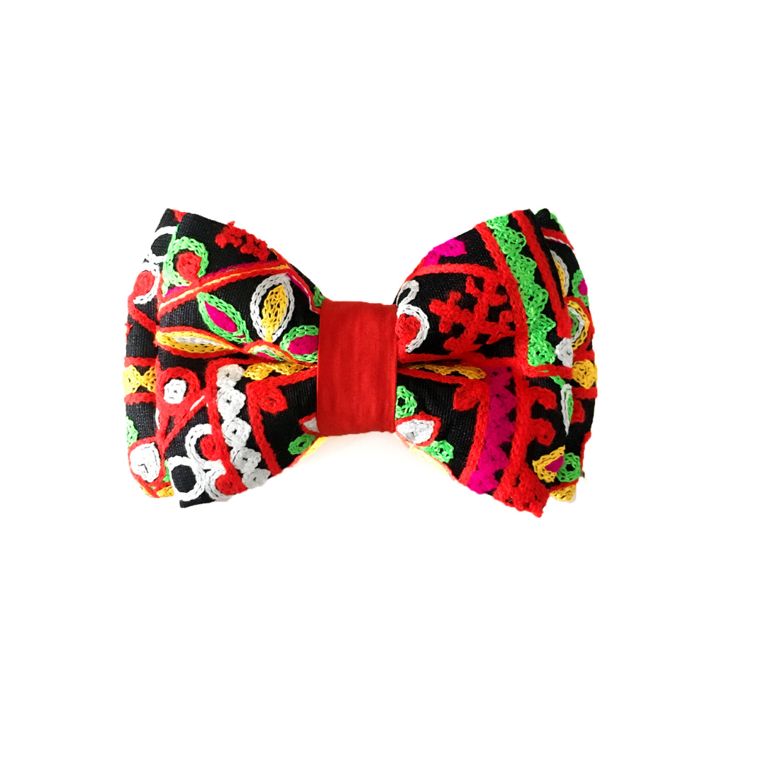 Embroidered Neck bow with elastic